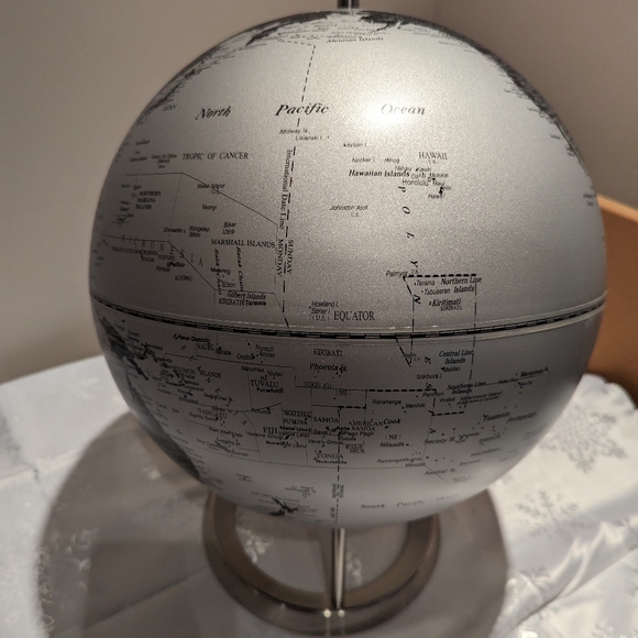 Black & Grey Globe - Picture 4 of 4